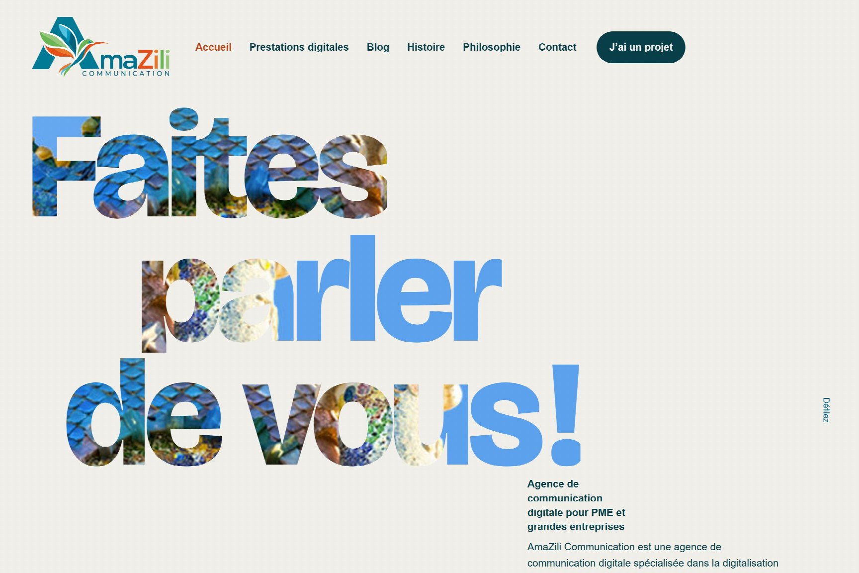 Page d’accueil du nouveau site d’AmaZili Communication sur un écran d’ordinateur : logo, menu et slogan.
